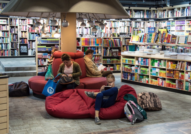 vitrine-COARAZE-min_books_bookstore_book_reader_readers_reading_shop_sale_books-849006